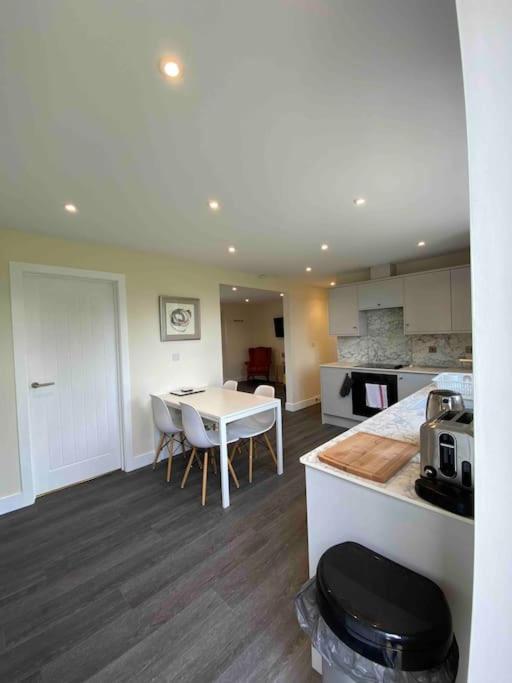 Larks Leaze Lodge, Steeple Ashton, Wiltshire Trowbridge Bagian luar foto