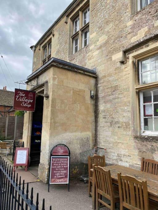Larks Leaze Lodge, Steeple Ashton, Wiltshire Trowbridge Bagian luar foto