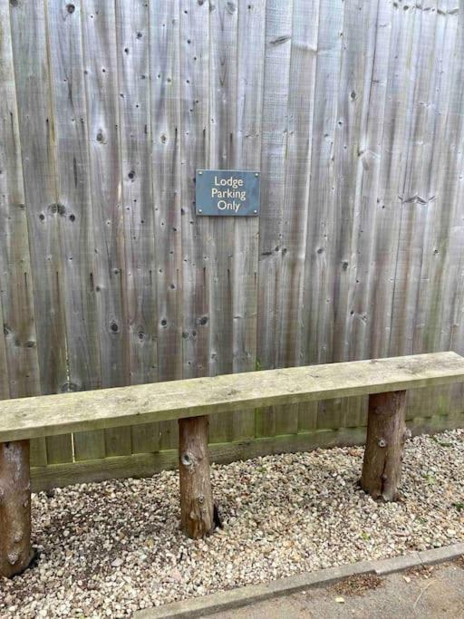 Larks Leaze Lodge, Steeple Ashton, Wiltshire Trowbridge Bagian luar foto